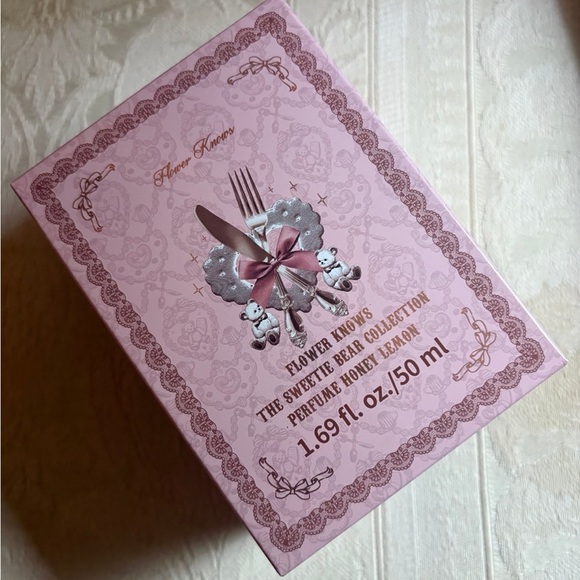 Flower Knows Sweetie Bear Perfume Fragrance in Honey Lemon BNIB - Picture 2 of 11